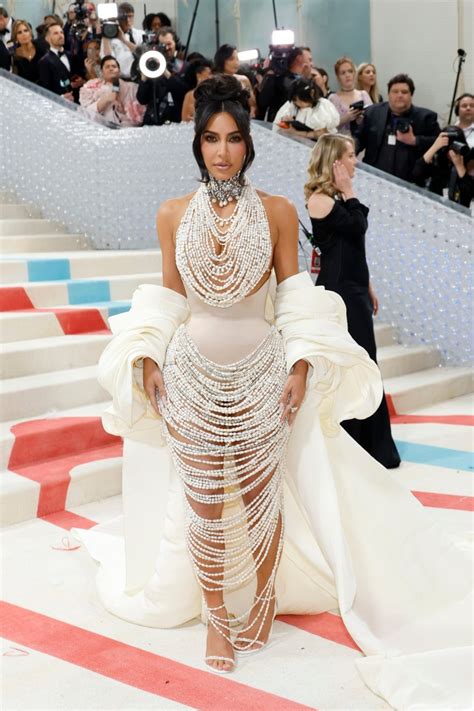 Met Gala: Kim Kardashian recreates Playboy shoot with 66,000。